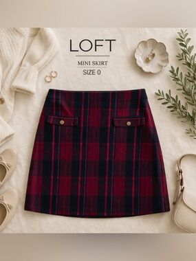 EUC Loft Plaid Skirt with Button Detail Sz 0